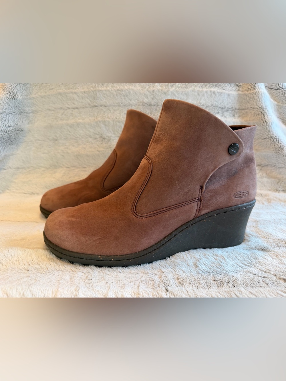 Keen Women's Akita Wedge Ankle Boot - Chestnut Brown Suede